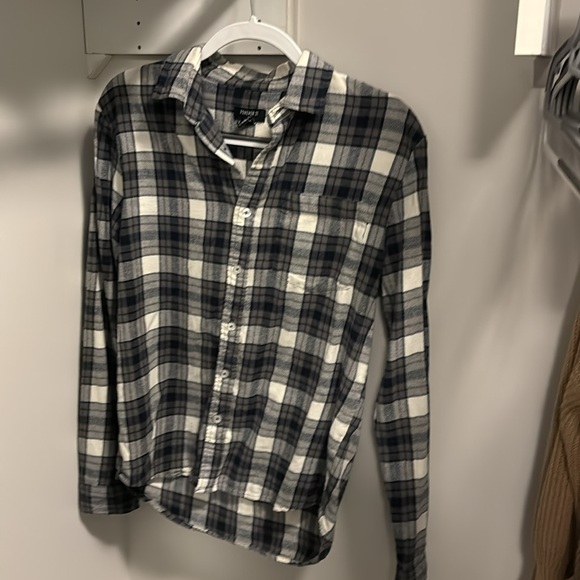 Forever 21 Men’s Size S Black & Gray Flannel Button-Down - Picture 3 of 4